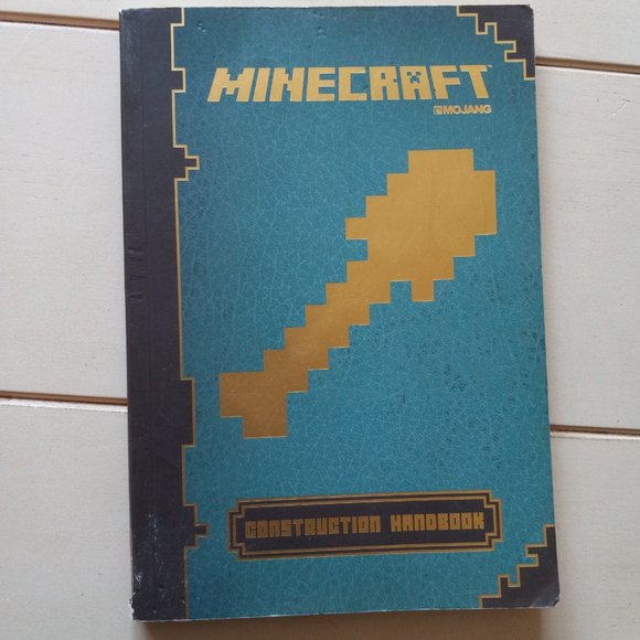 Minecraft Scholastic Handbooks Collection - Picture 6 of 10